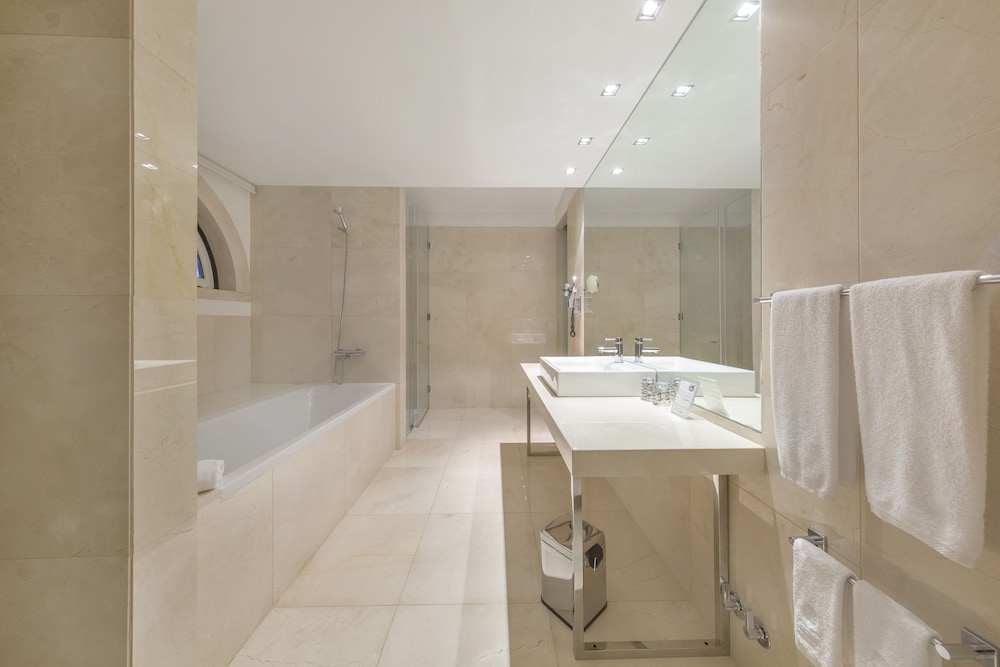 Suite - Photo 6