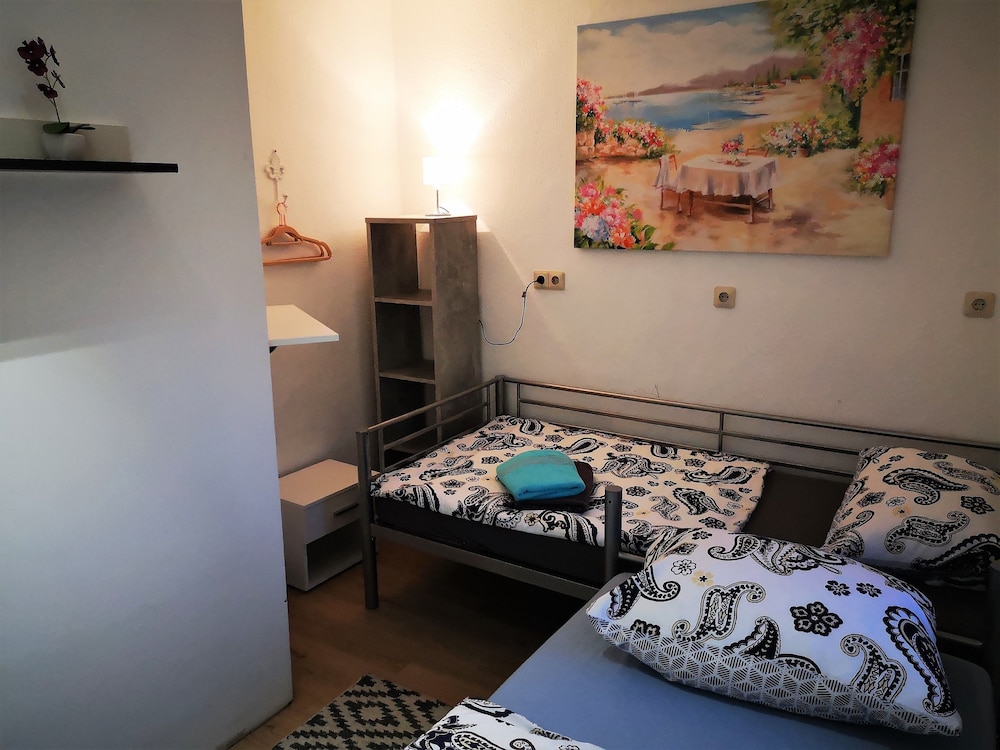 Twin Room (Heisenberg) photo 1