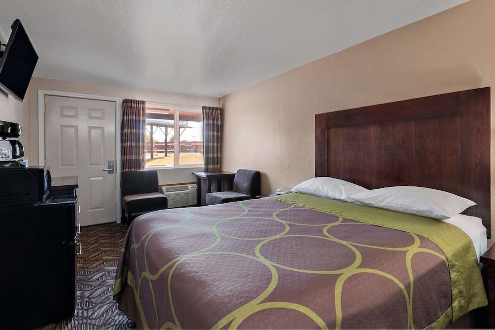 Traditional Room, 1 Queen Bed - Photo 1