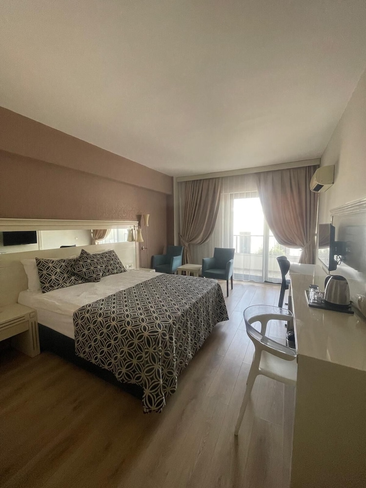 Standard Double or Twin Room, Pool View