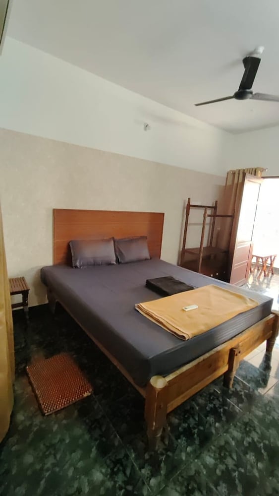Standard Double or Twin Room, Balcony, Partial Sea View photo 3