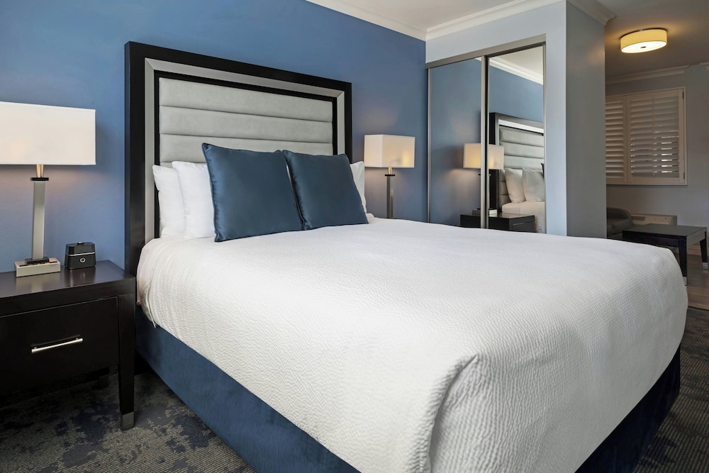 Studio, 1 Queen Bed with Sofa bed, Courtyard View - Photo 4