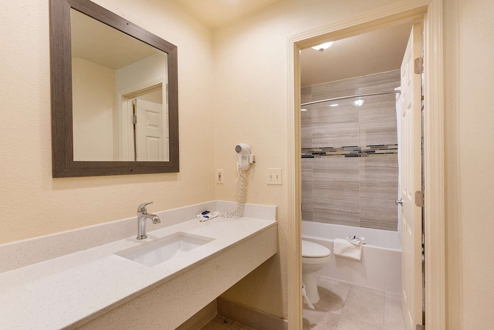 Family Suite, 2 Bedrooms, Non Smoking - Photo 2