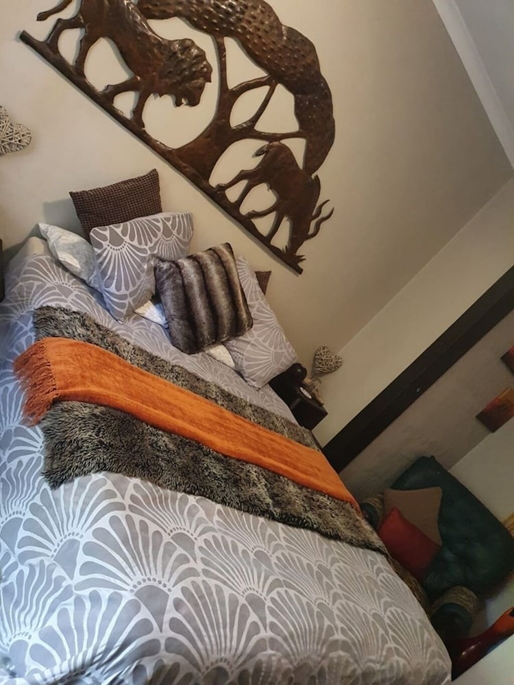 Room 5 Giraffe room photo 1