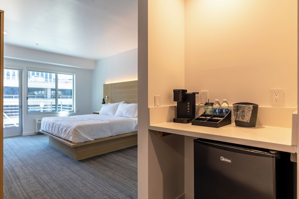 Room, 1 King Bed, Accessible, Balcony photo 2