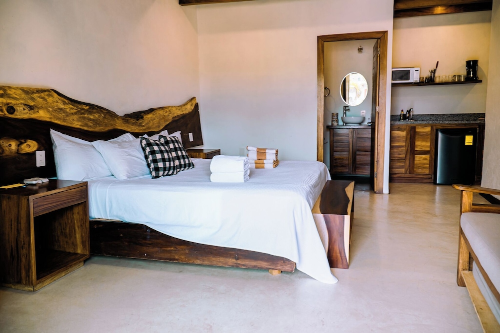 Family Triple Room, Balcony, Pool View photo 1