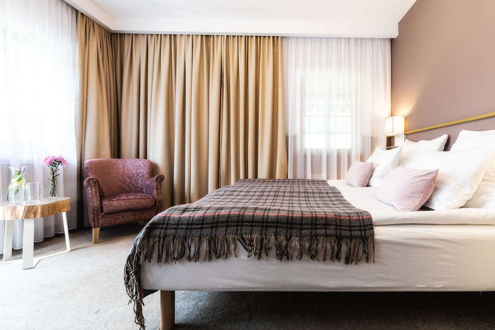 Double or Twin Room - Photo 6