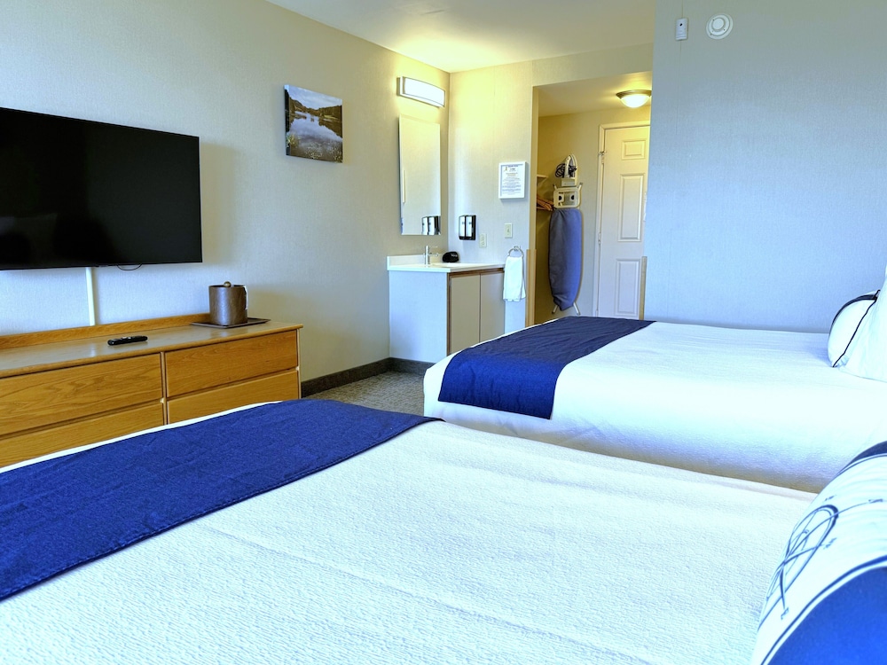 Superior Room, 2 Queen Beds, Balcony, Ocean View (3rd Floor NON-PET) photo 3