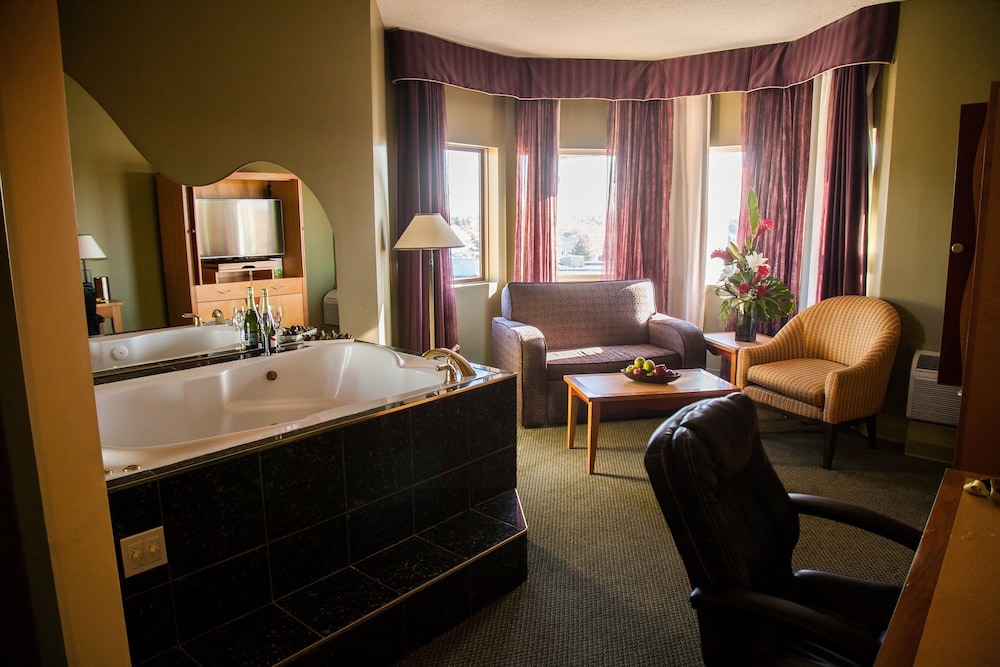 Suite, Jetted Tub, 1 King Bed - Photo 11