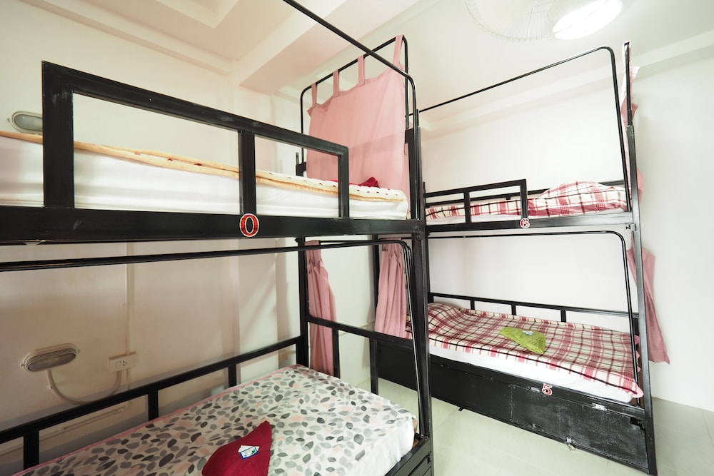 Mixed Dormitory With Shared Bathroom photo 1