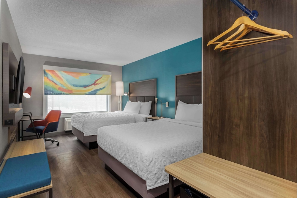Room, 2 Queen Beds, Accessible, Bathtub photo 2