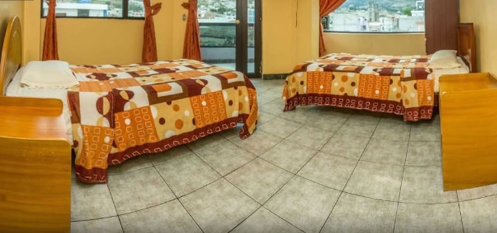 Twin Room, Multiple Beds, Non Smoking, Shared Bathroom photo 1