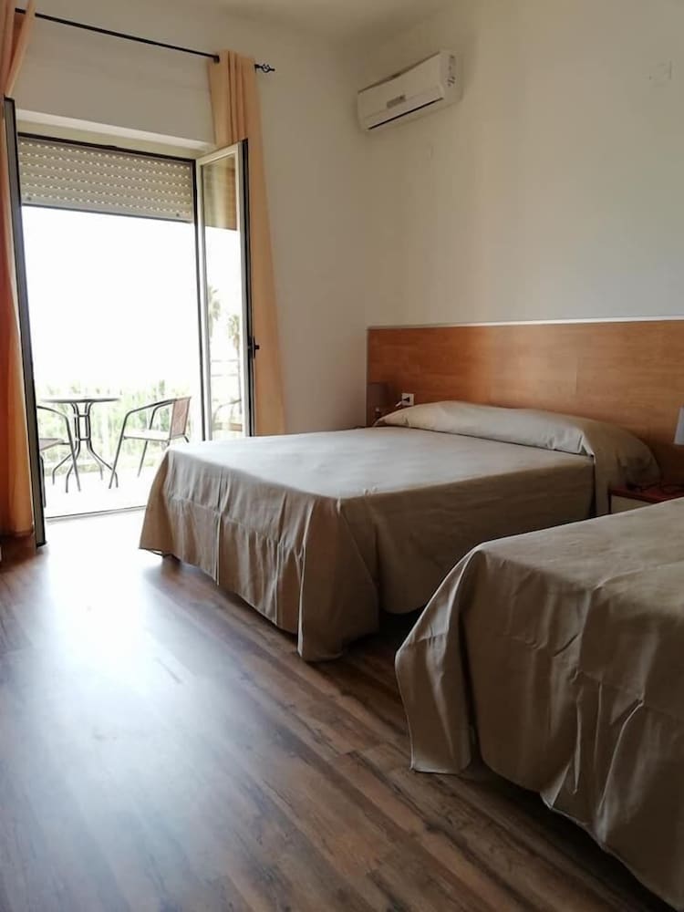 Deluxe Triple Room, Sea View photo 2