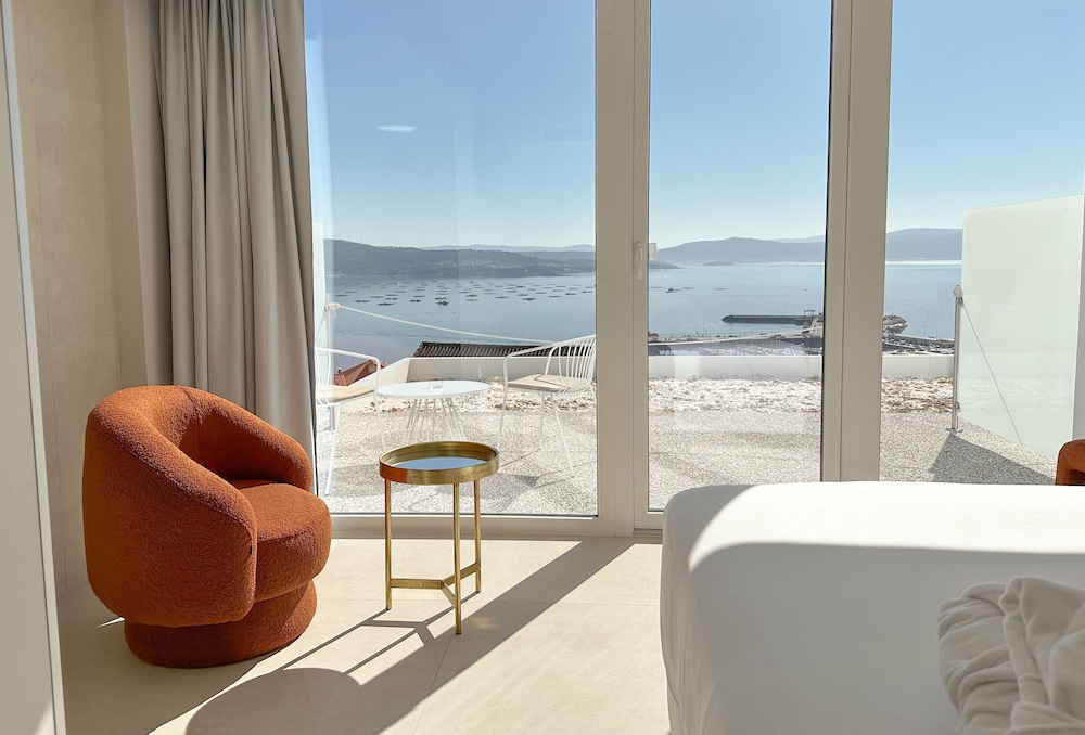 Junior Room, 1 King Bed, Terrace, Sea View photo 2