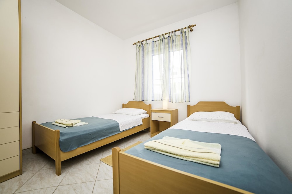 Apartment, Multiple Beds