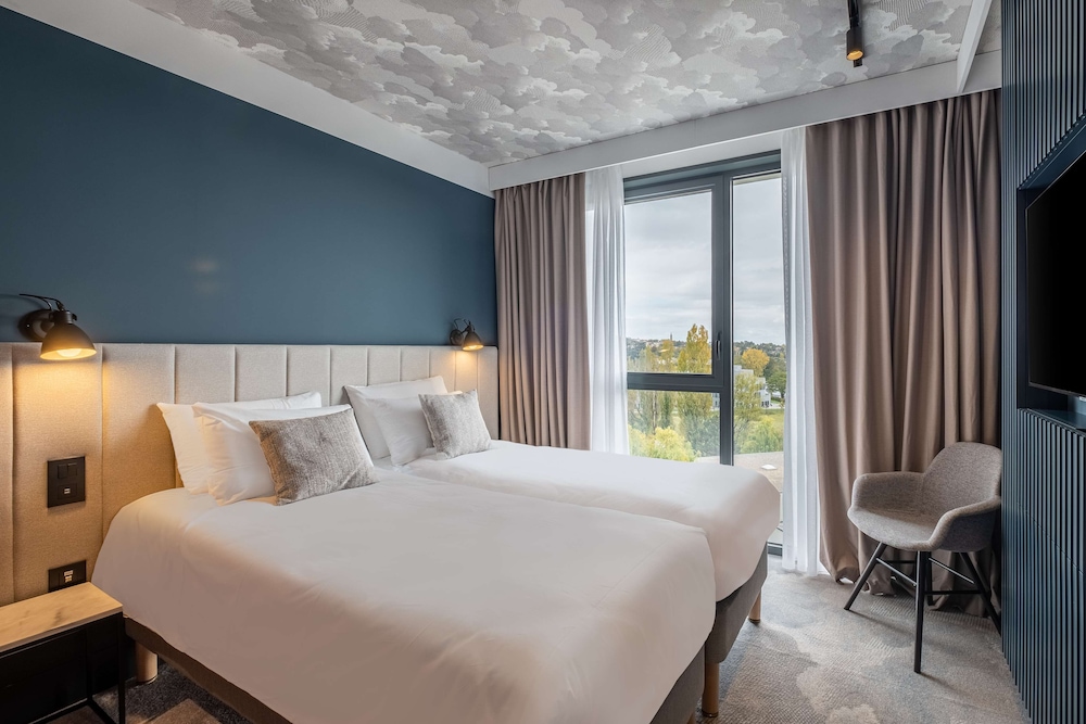Standard Room, 2 Twin Beds - Photo 11