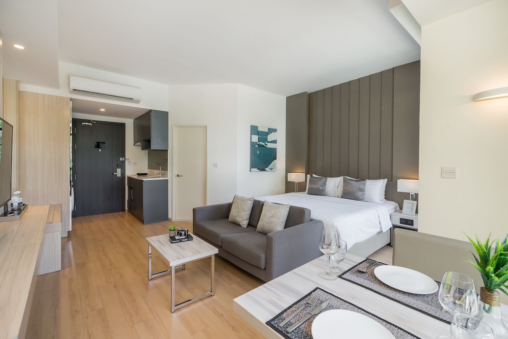 Deluxe Room - Photo 10