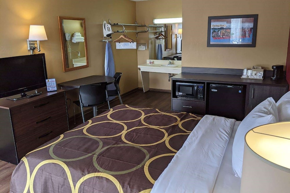 Room, 1 Queen Bed, Non Smoking - Photo 1
