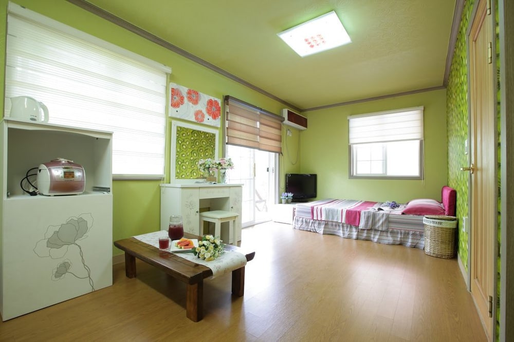 Basic Room, 1 Double Bed, Garden View photo 3