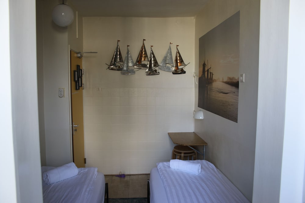 Twin Room, Shared Bathroom photo 2