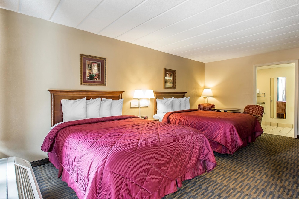 Room, 2 Queen Beds - Photo 1