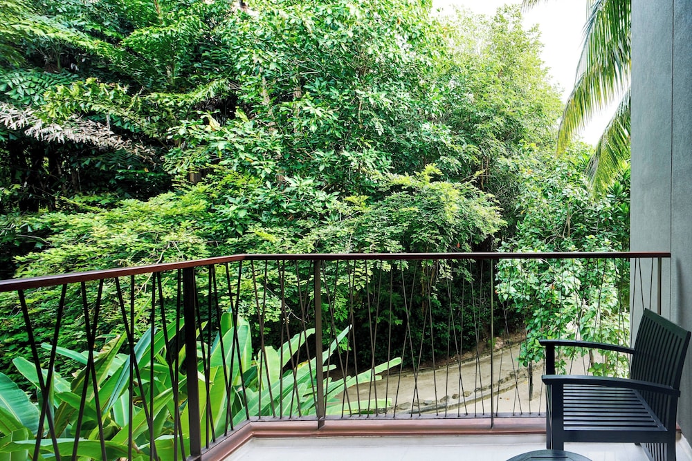 Room, 2 Double Beds, Garden View (Balcony) - Photo 6