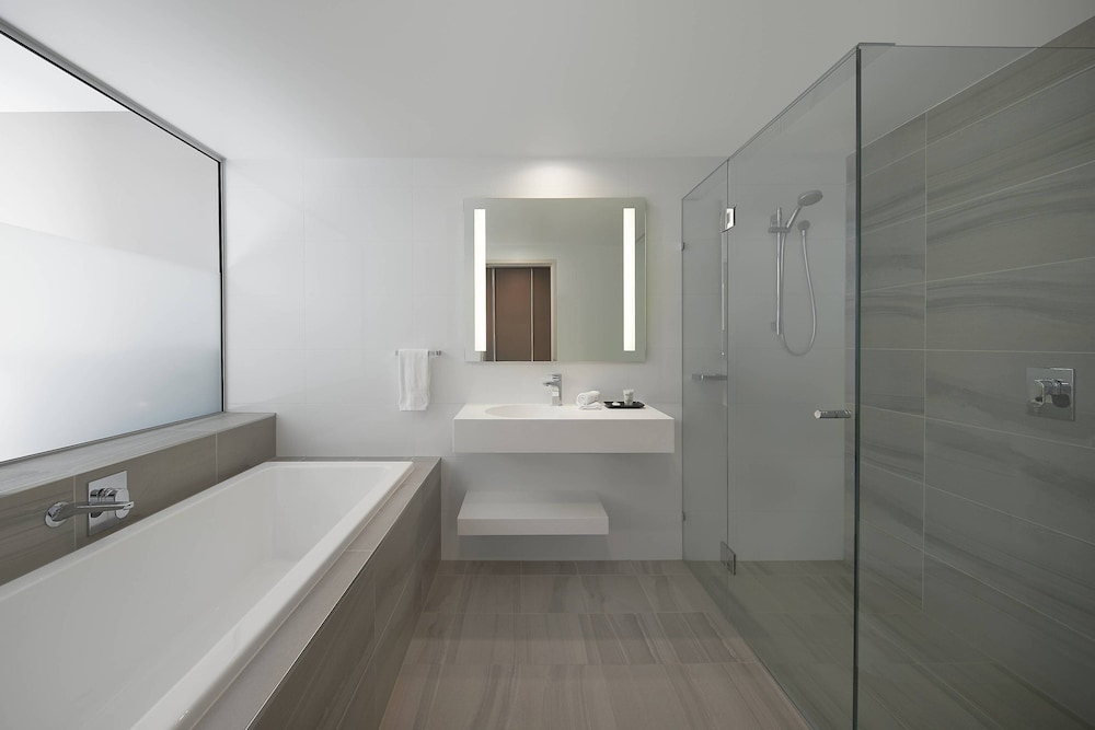 Premium Suite, 1 King Bed, Balcony