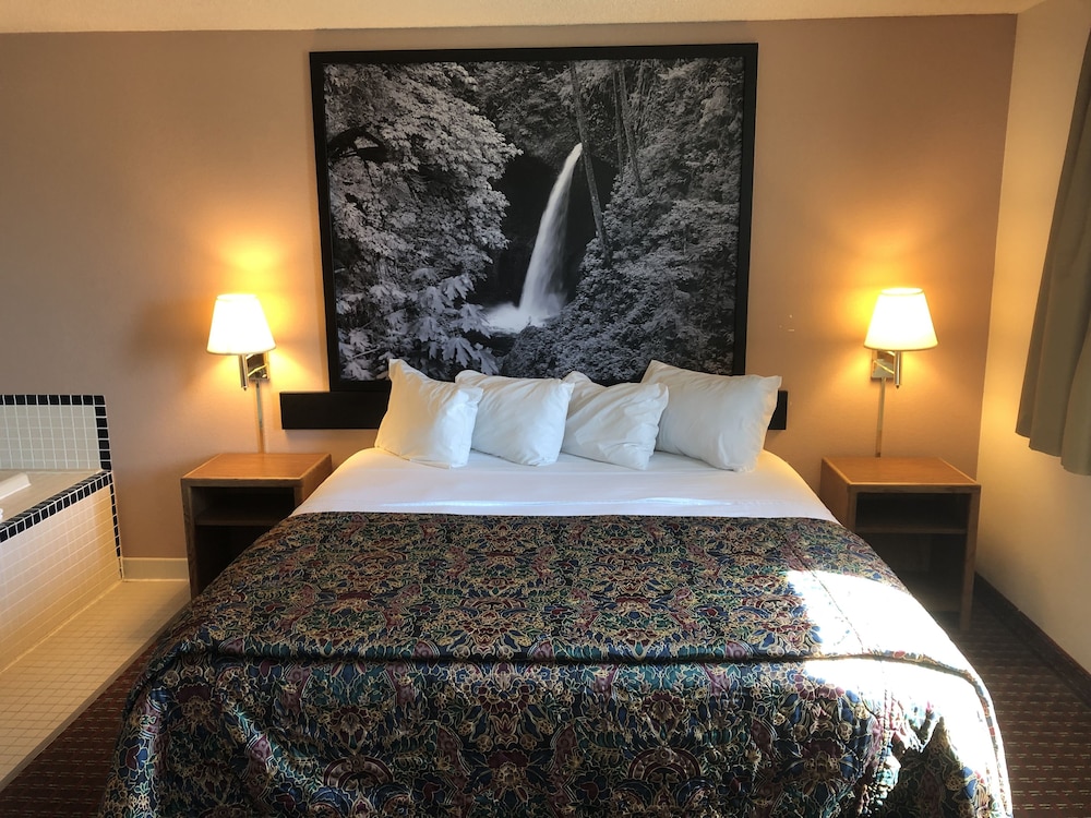 Studio Suite, 1 King Bed, Non Smoking - Photo 4