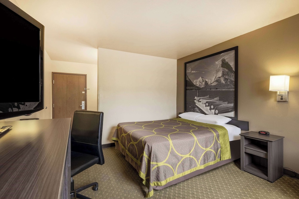 Studio Suite, 1 Queen Bed, Non Smoking photo 3