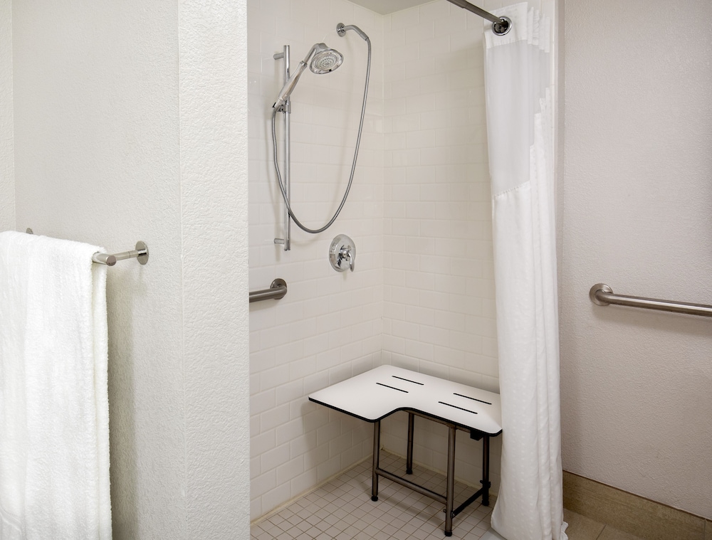 Standard Room, 1 King Bed, Accessible (Communications, Accessible Tub) - Photo 2