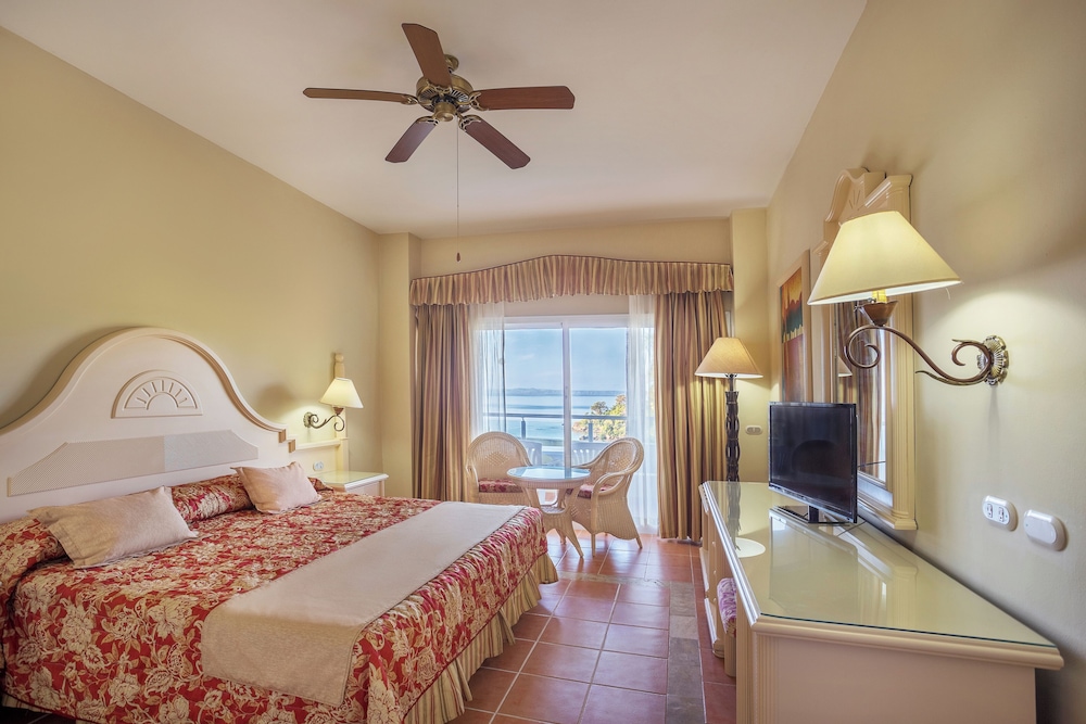 Deluxe Double Room, Sea View (3 pax) - Photo 3