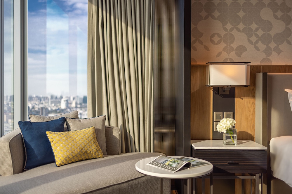 Premium Deluxe with Lounge Access thumbnail 6