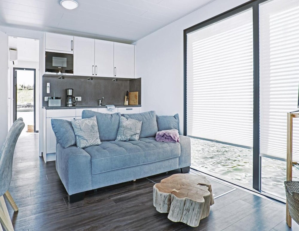 Mobile Home photo 1
