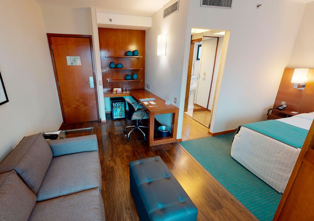 Room - Photo 2