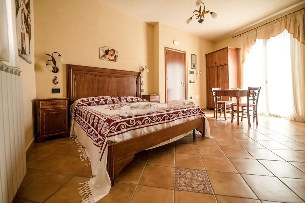 Double Or Twin Room, Kitchenette, Courtyard View photo 1