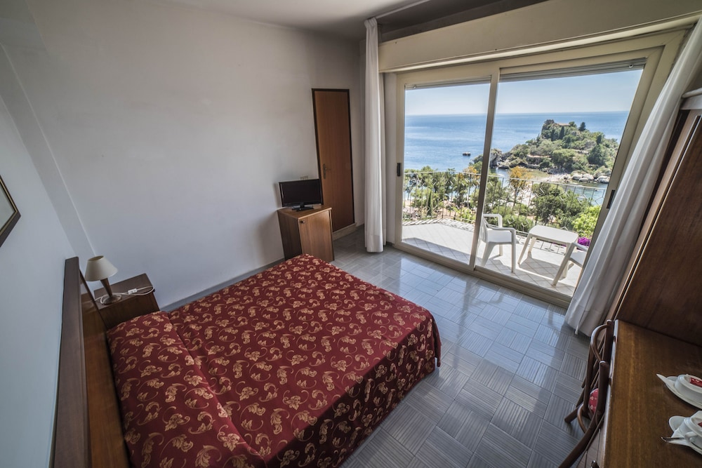 Twin Standard, sea view photo 1
