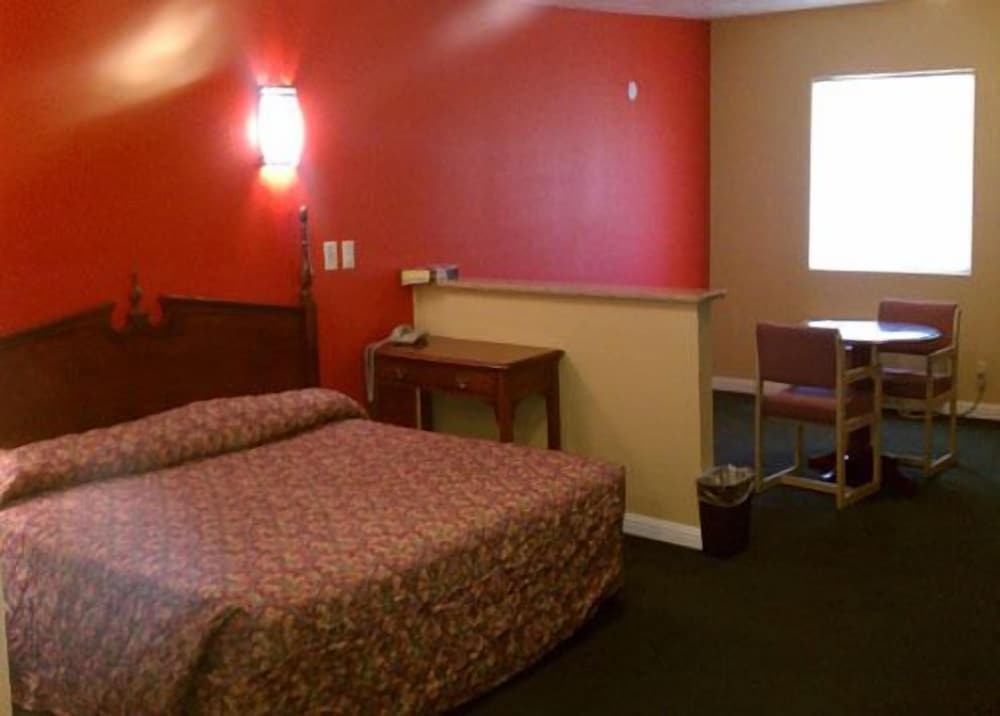 Standard Room, 1 Queen Bed - Photo 1