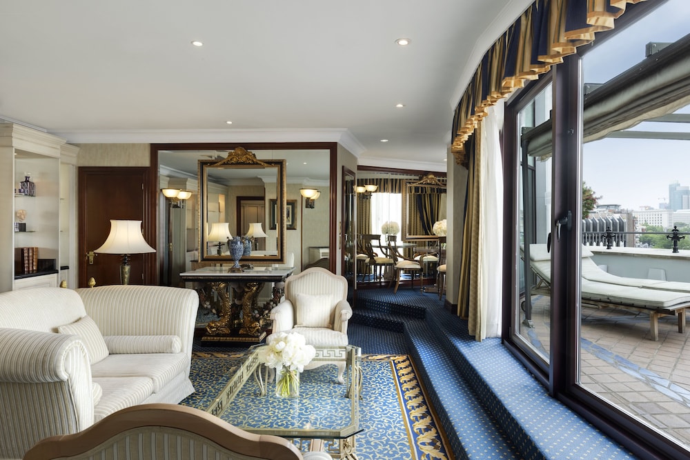 Presidential Suite, 1 King Bed (View, Ava Suite, Club Lounge Access) photo 2