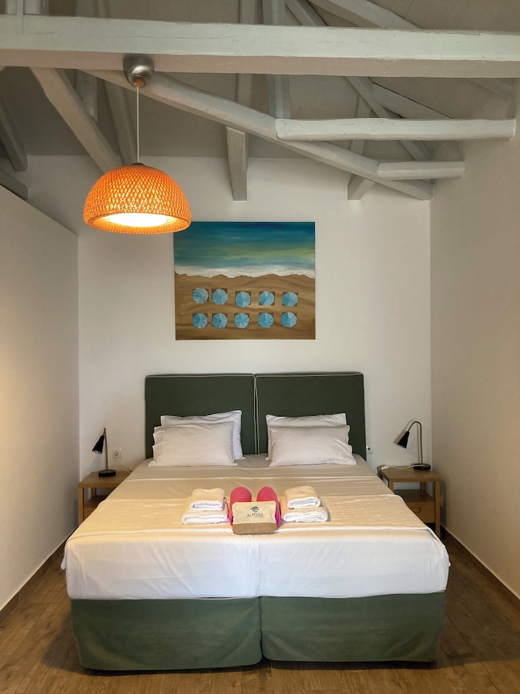 Junior Suite, Pool View photo 2