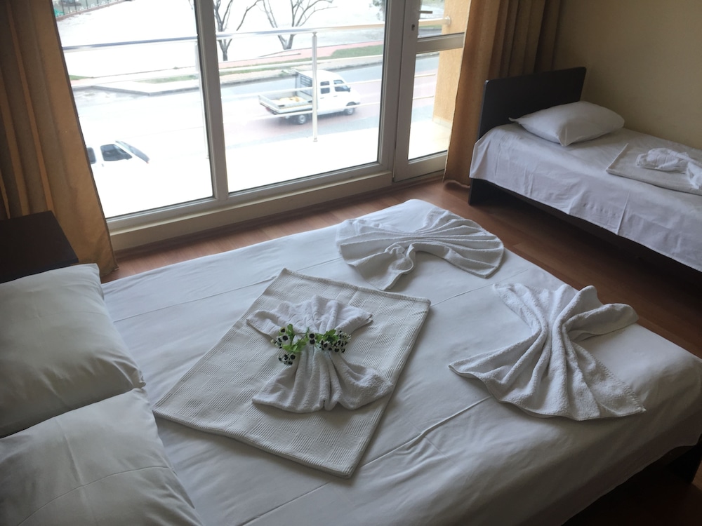 Basic Quadruple Room, City View
