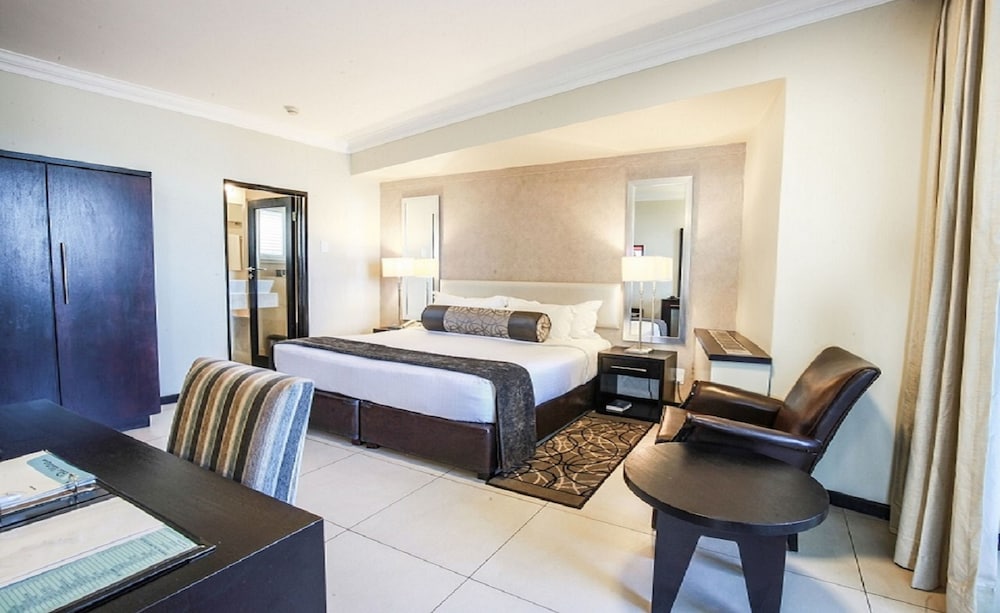 Deluxe Executive Family Suite - Sea Facing - Photo 4