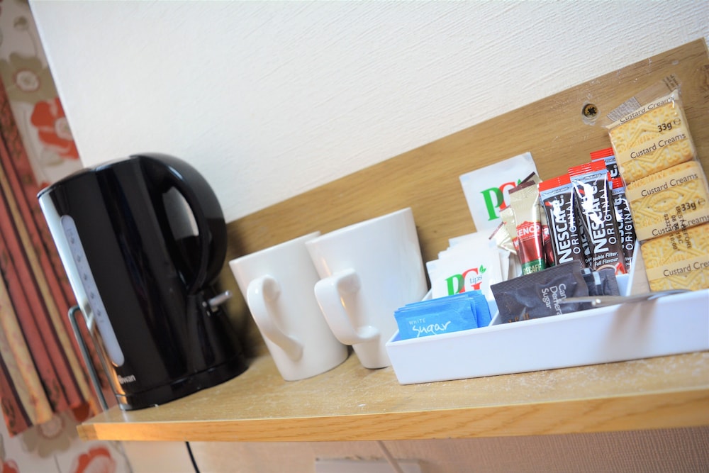 Basic Double Room, Ensuite - Photo 3