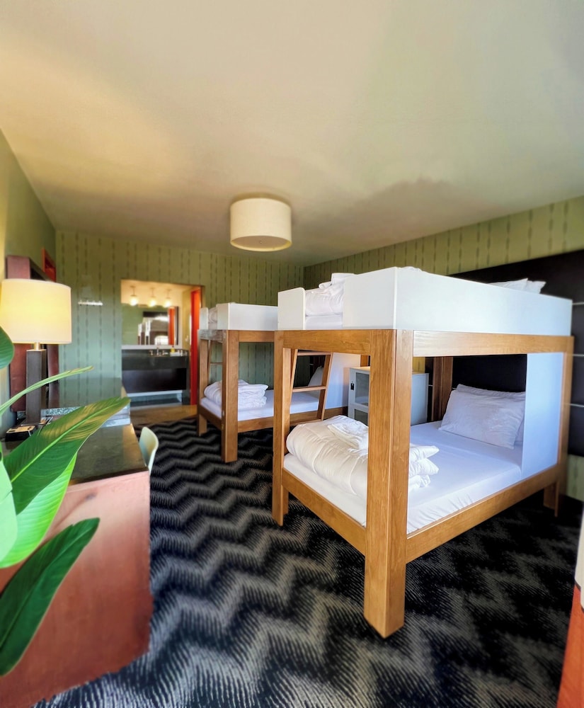 Deluxe Shared Dormitory, Mixed Dorm, Pool View