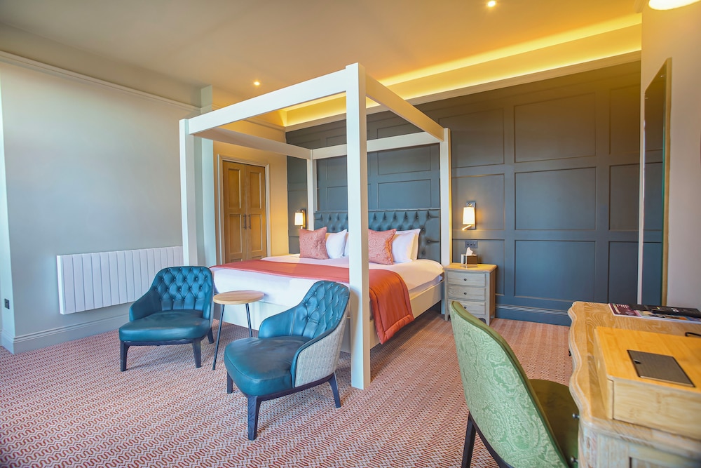 Four Poster Room photo 2
