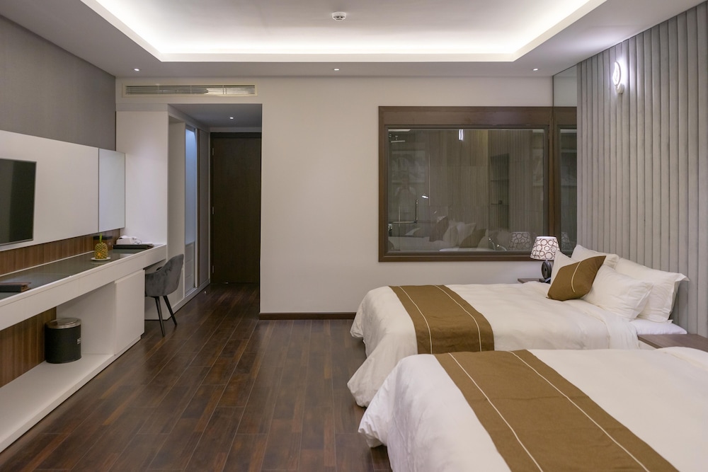 Family Room - Photo 3