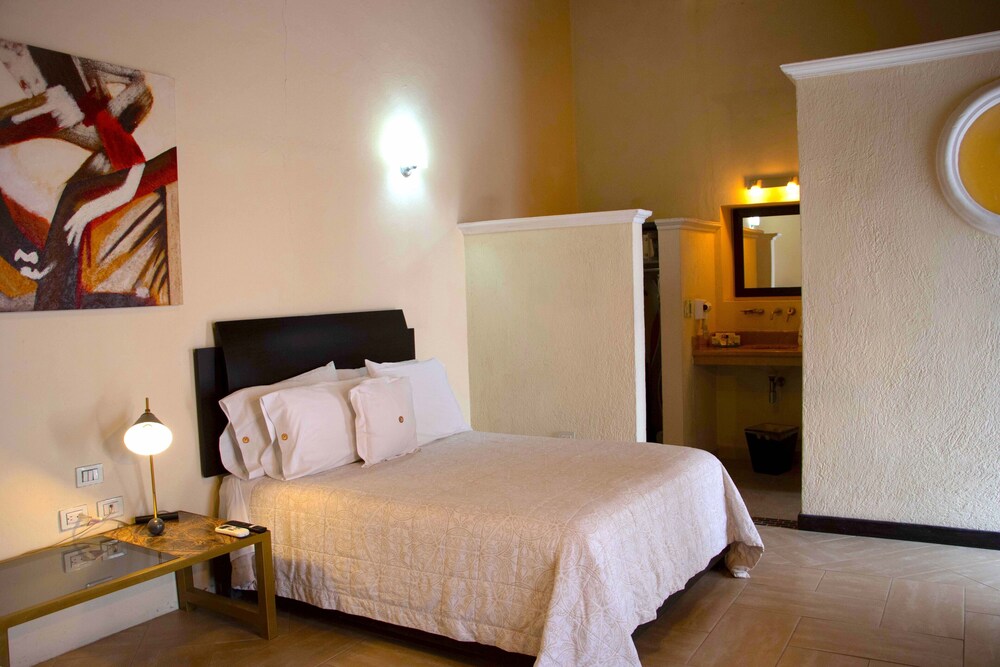 Junior Room, 2 Queen Beds photo 1