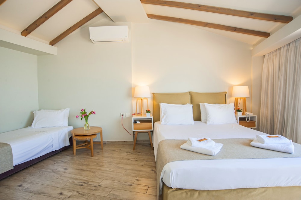 Junior Suite, Jetted Tub (Panoramic View) - Photo 8