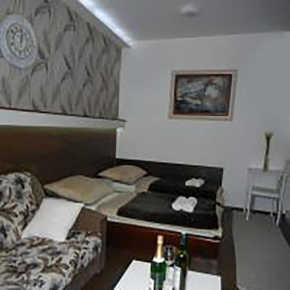 Gallery Apartment photo 2