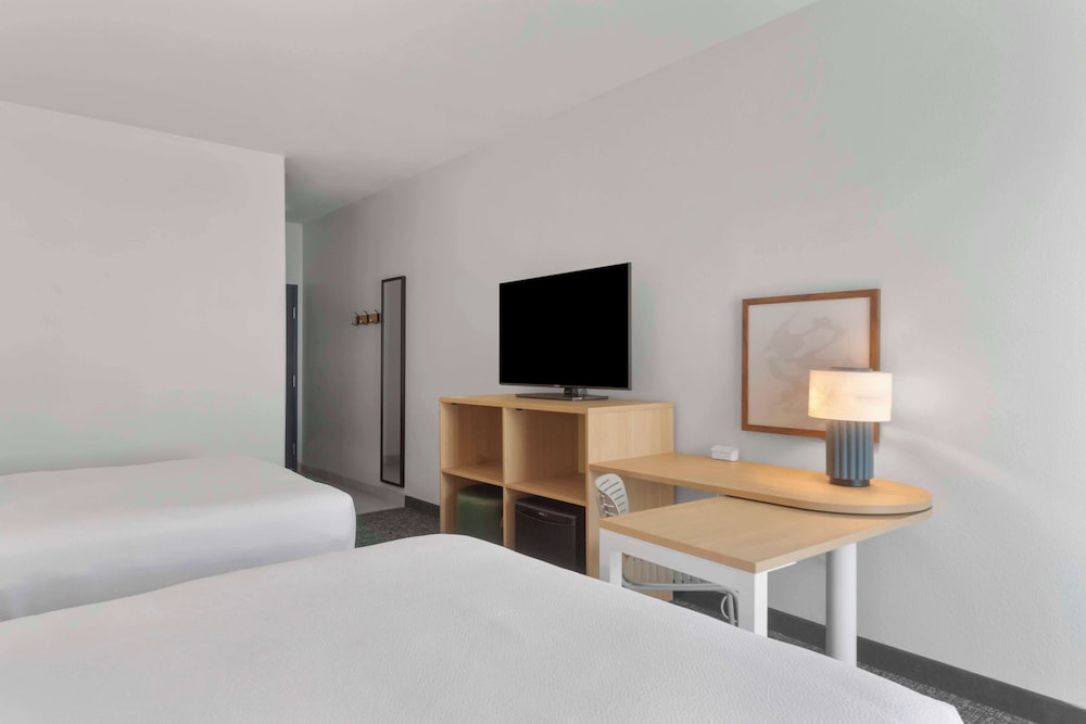Room, 2 Queen Beds - Photo 4
