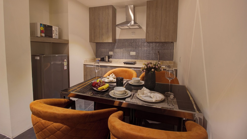 Executive Two Bedroom Suite - Photo 10